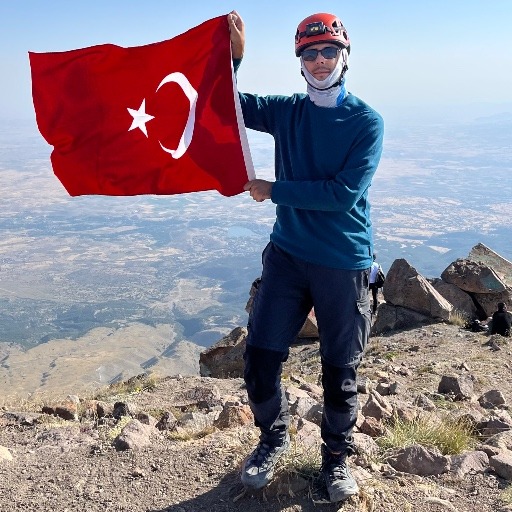 Eren Özçelik